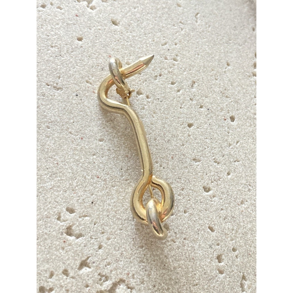 Vintage Accessocraft Brooch Gold Tone Door Hook Lock Cabin Tarnished Pin Novelty